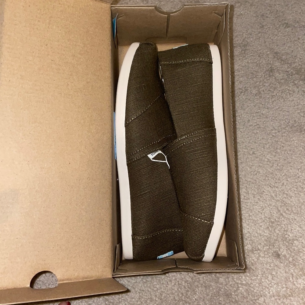 Toms military Olive shoes NWT